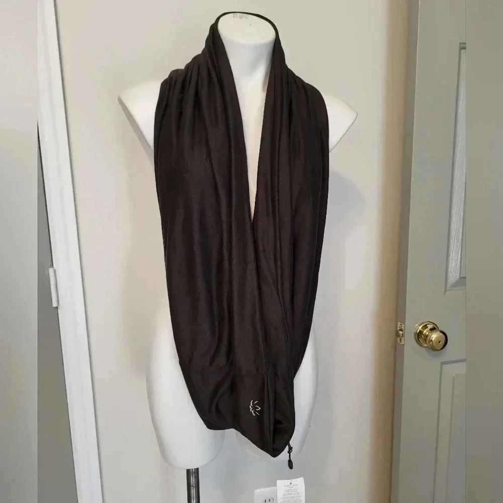 Beyond Yoga Infinity Hidden Pocket Black Lightweight Scarf(NWT)